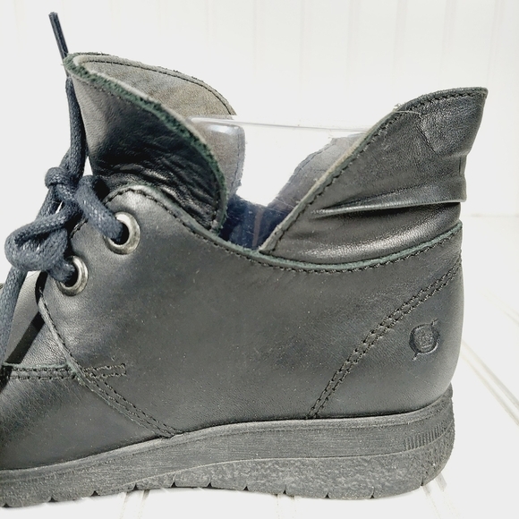 Born Women's Black Leather Lace Up Ankle Bootie F788 - Picture 8 of 13